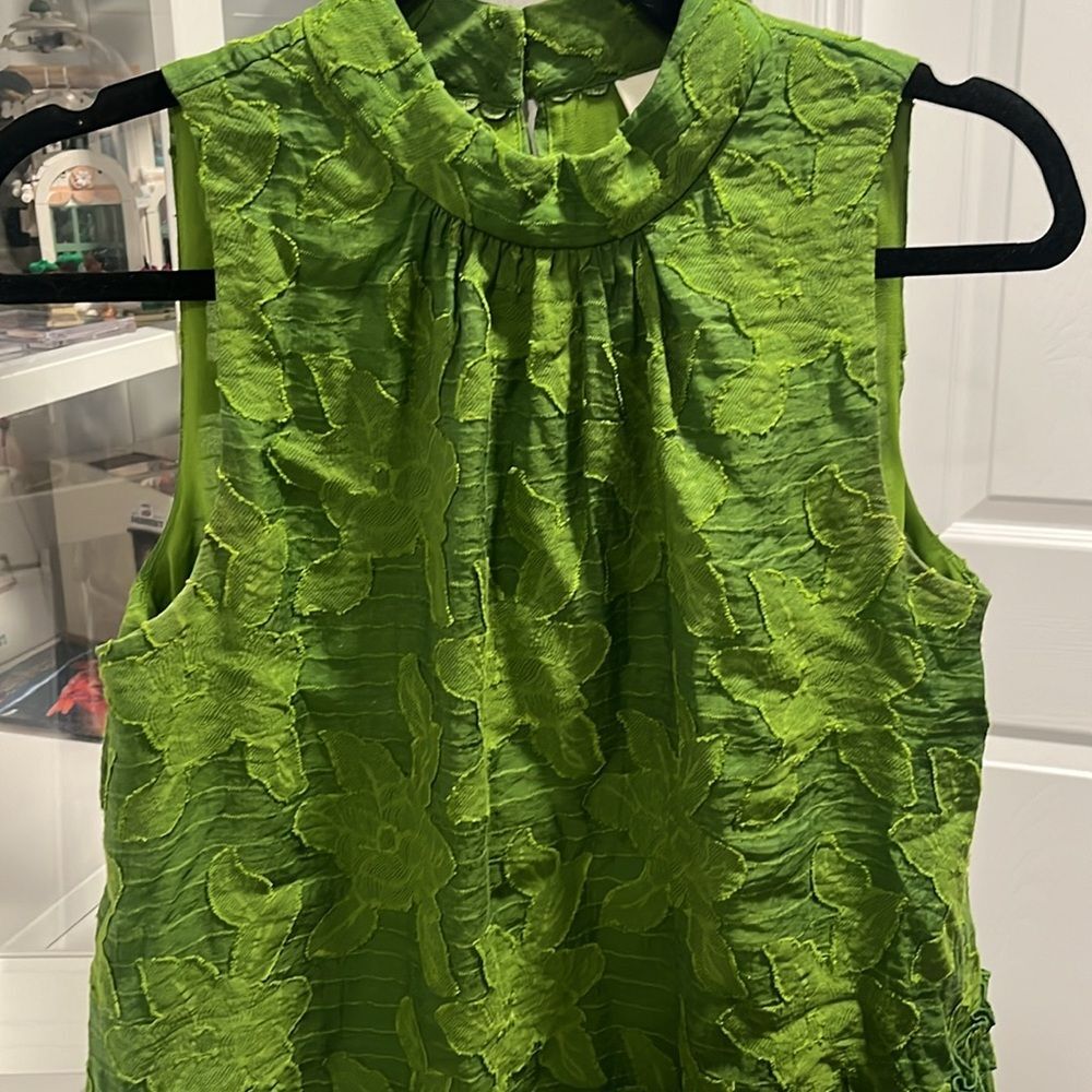 ANTHROPOLOGIE (Maeve) Savannah Peplum Textured Floral Blouse, Green, Size 4 - Picture 4 of 11
